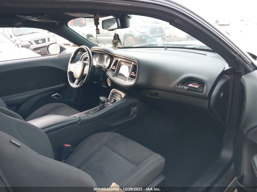 VIN 2C3CDZAG7KH677129 2019 DODGE CHALLENGER SXT