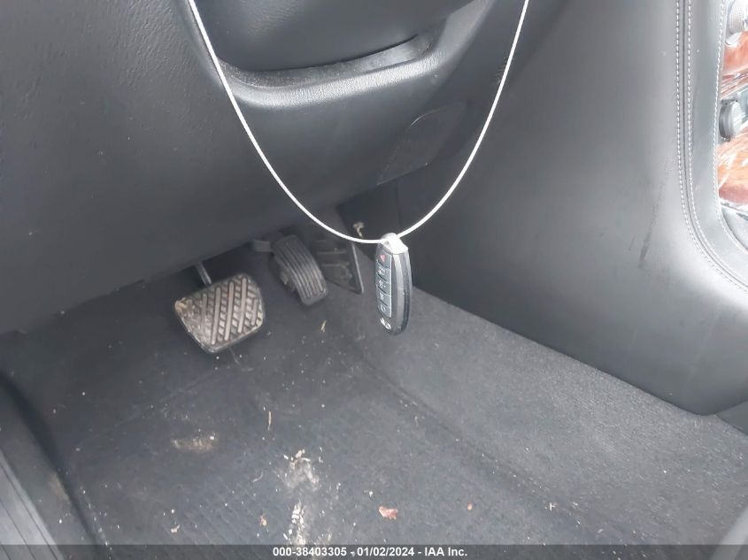 2017 INFINITI QX80 - JN8AZ2NE5H9155231