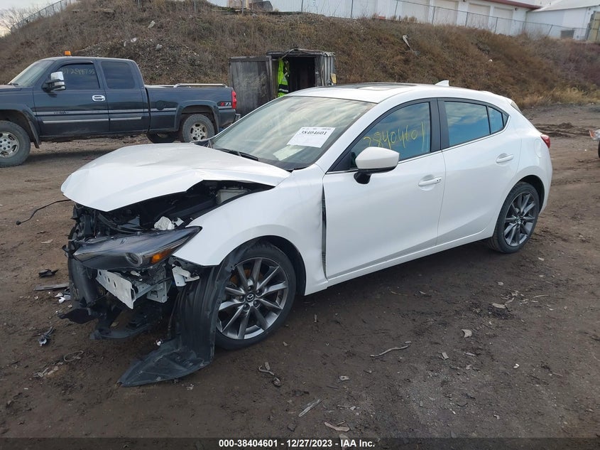 VIN 3MZBN1M34JM237252 2018 MAZDA MAZDA3 GRAND TOURING