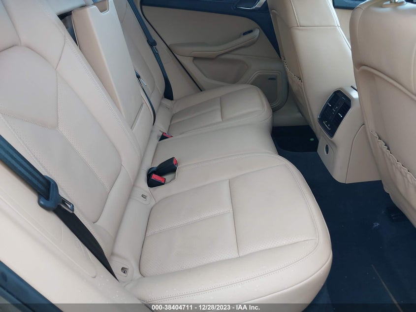 VIN WP1AA2A58JLB08257 2018 PORSCHE MACAN
