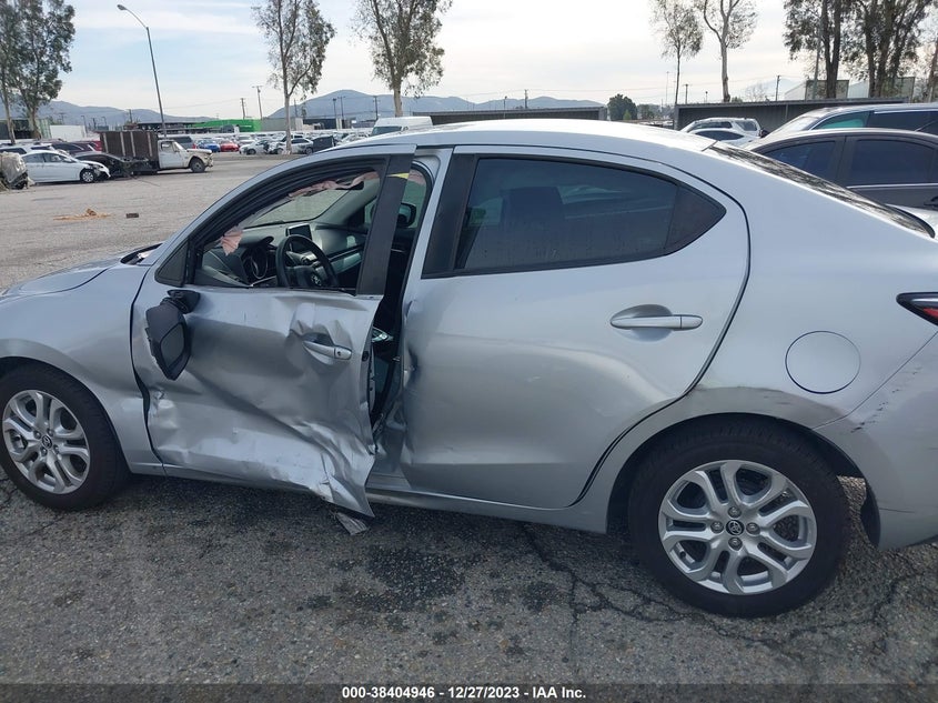 VIN 3MYDLBYVXJY307107 2018 TOYOTA YARIS IA