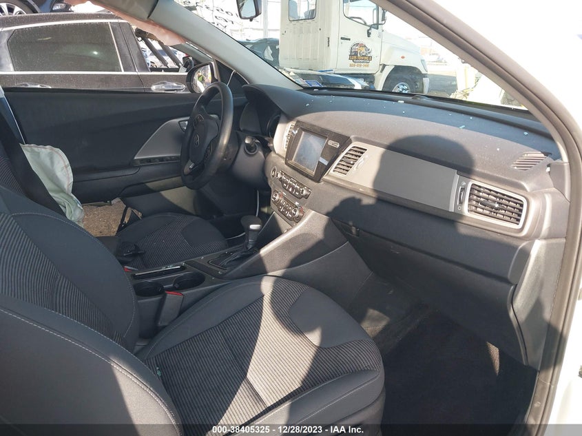 VIN KNDCB3LC2J5210893 2018 KIA NIRO FE/LX