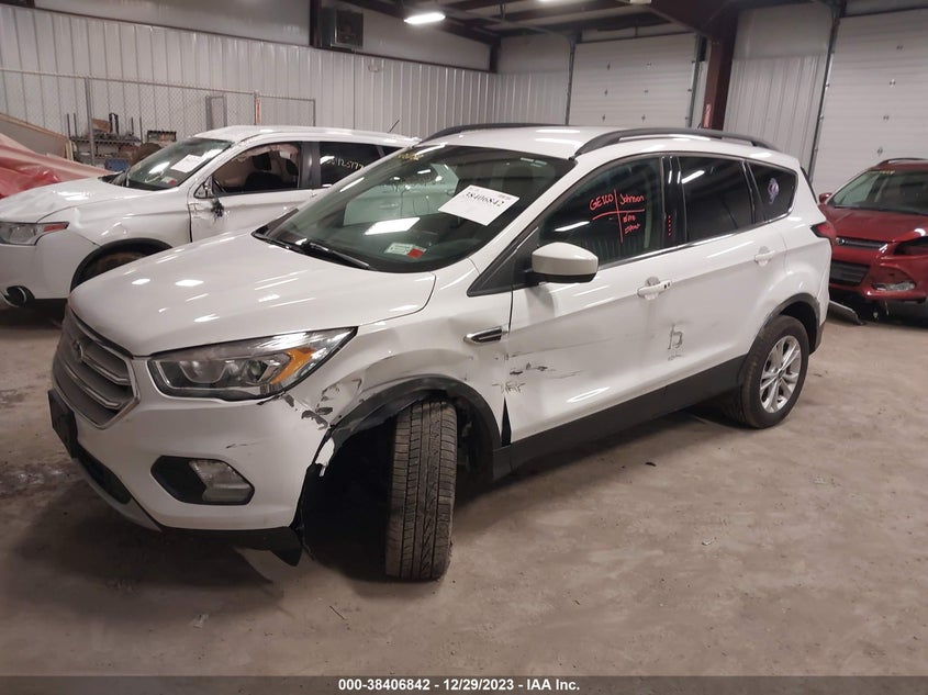 VIN 1FMCU9HD6KUB19109 2019 FORD ESCAPE SEL