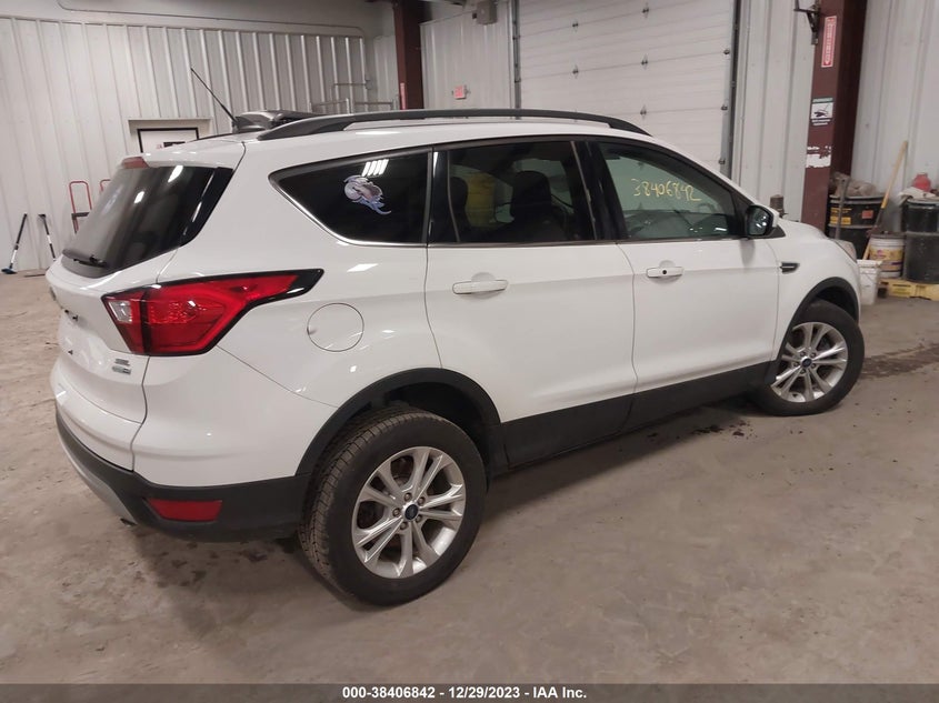 VIN 1FMCU9HD6KUB19109 2019 FORD ESCAPE SEL