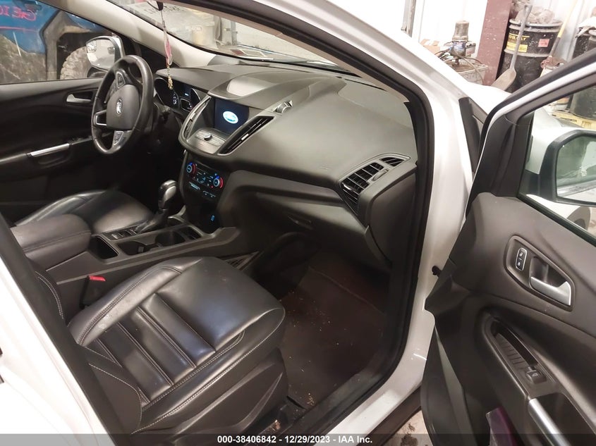 VIN 1FMCU9HD6KUB19109 2019 FORD ESCAPE SEL