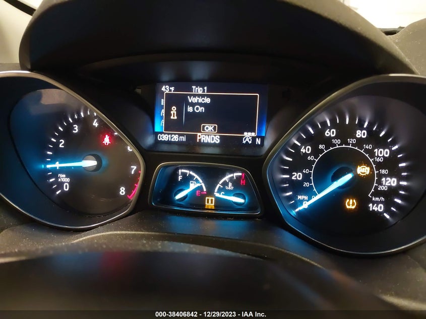 VIN 1FMCU9HD6KUB19109 2019 FORD ESCAPE SEL