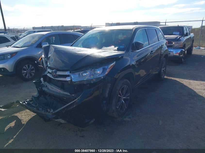 VIN 5TDZZRFH9JS245277 2018 TOYOTA HIGHLANDER LE/LE PLUS