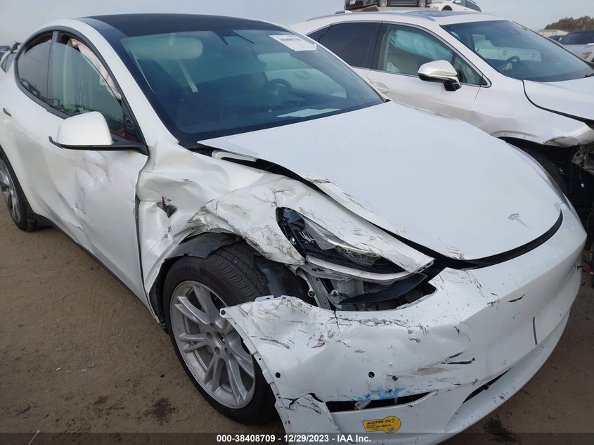 VIN 7SAYGDEE0NF461687 2022 TESLA MODEL Y