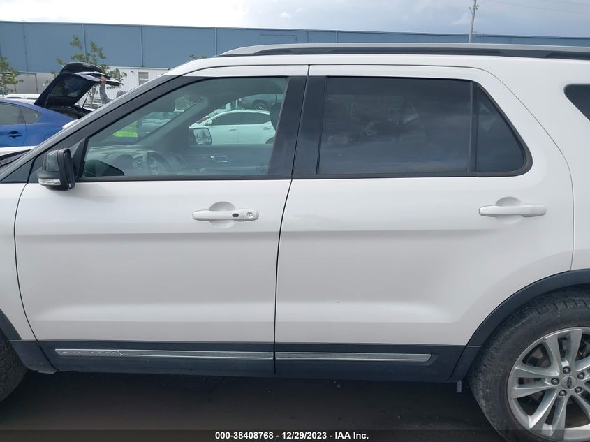 VIN 1FM5K7D8XJGA19975 2018 FORD EXPLORER XLT