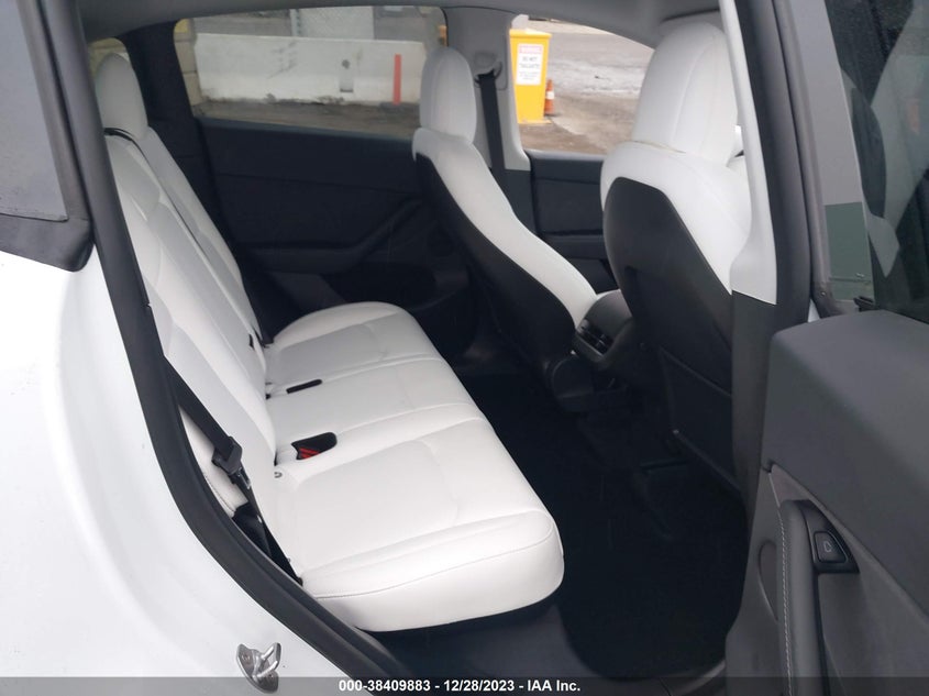 VIN 7SAYGDEE5NF516165 2022 TESLA MODEL Y