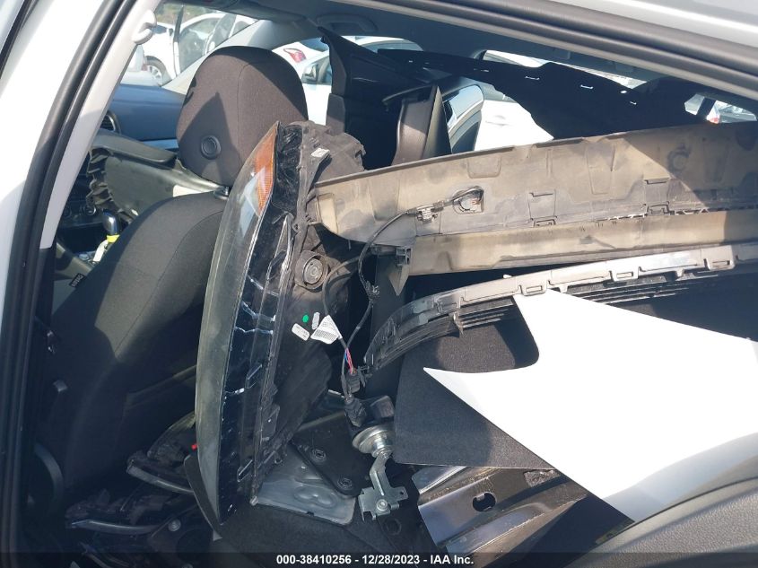 2016 VOLKSWAGEN E-GOLF SE - WVWKP7AU1GW916983