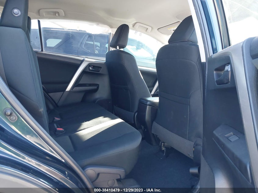 VIN 2T3ZFREV2JW420726 2018 TOYOTA RAV4 LE
