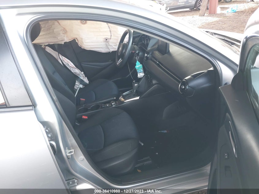 VIN 3MYDLBYV4KY523021 2019 TOYOTA YARIS LE