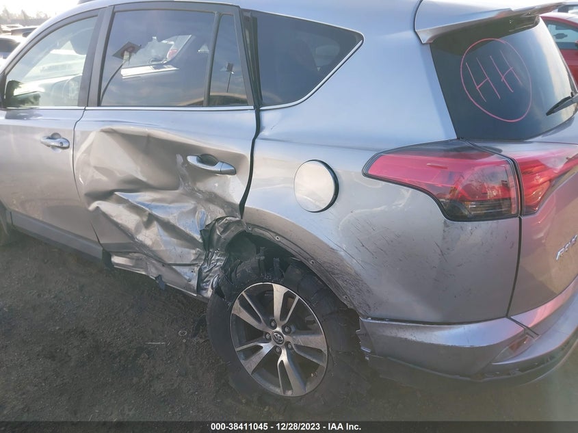 VIN JTMWFREV9JJ167549 2018 TOYOTA RAV4 ADVENTURE/XLE