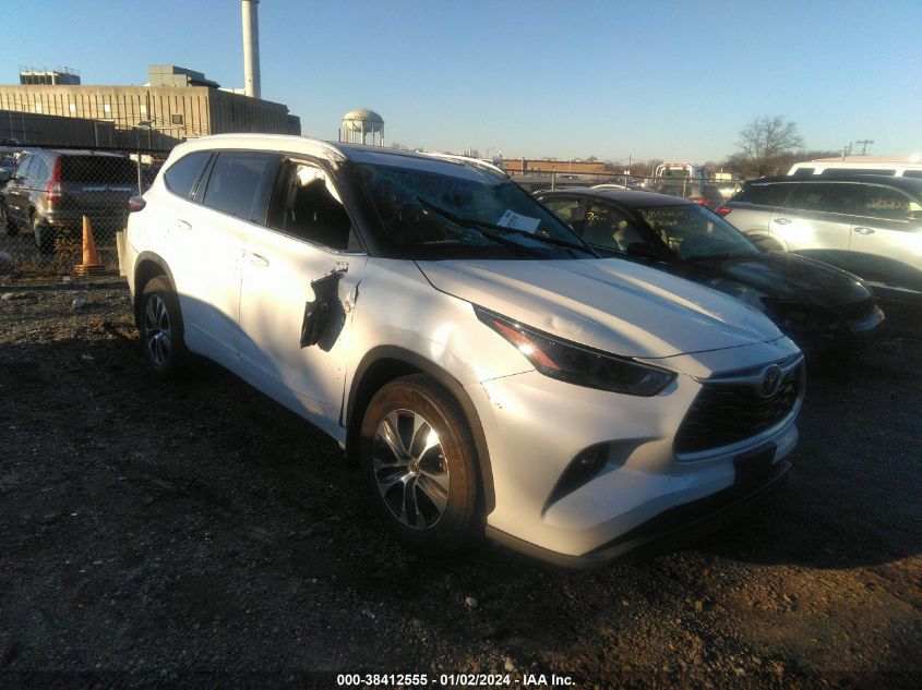 2022 TOYOTA HIGHLANDER XLE - 5TDGZRBH1NS236818