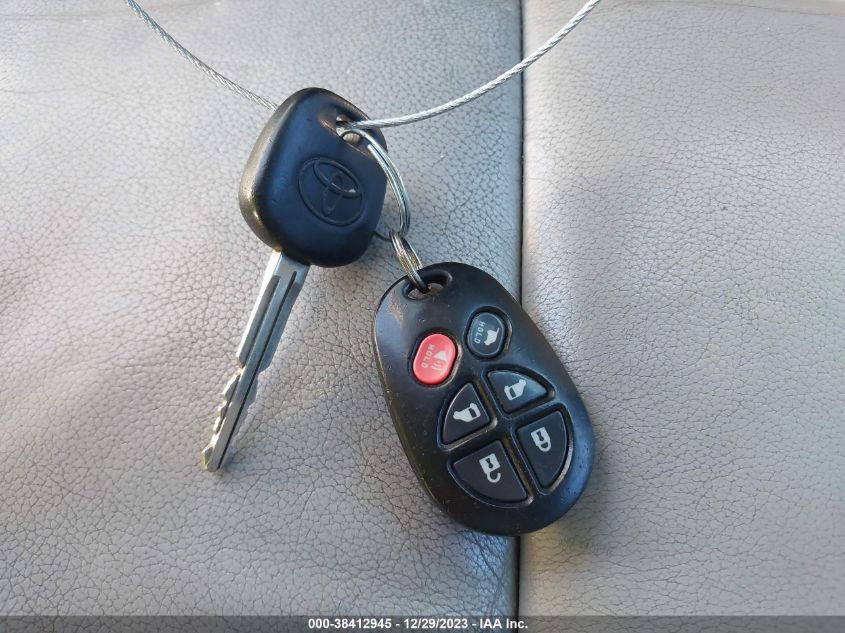 2013 TOYOTA SIENNA XLE/LIMITED - 5TDYK3DCXDS287997
