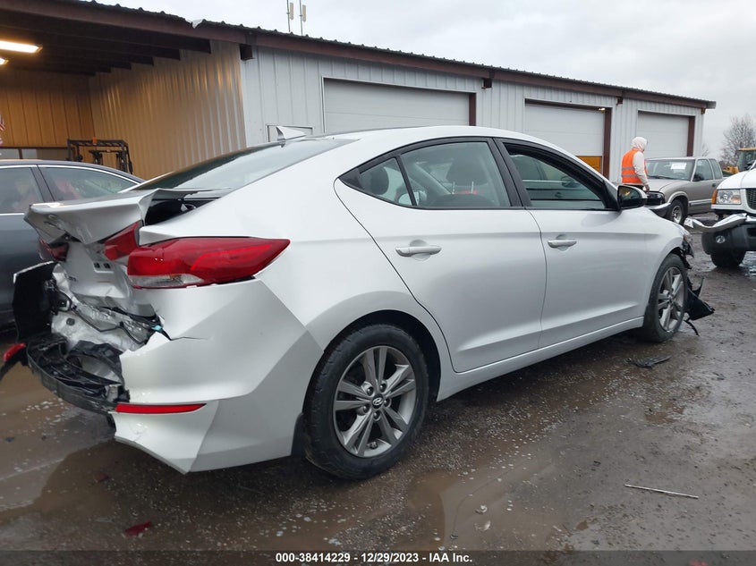 VIN 5NPD84LF0JH223998 2018 HYUNDAI ELANTRA SEL