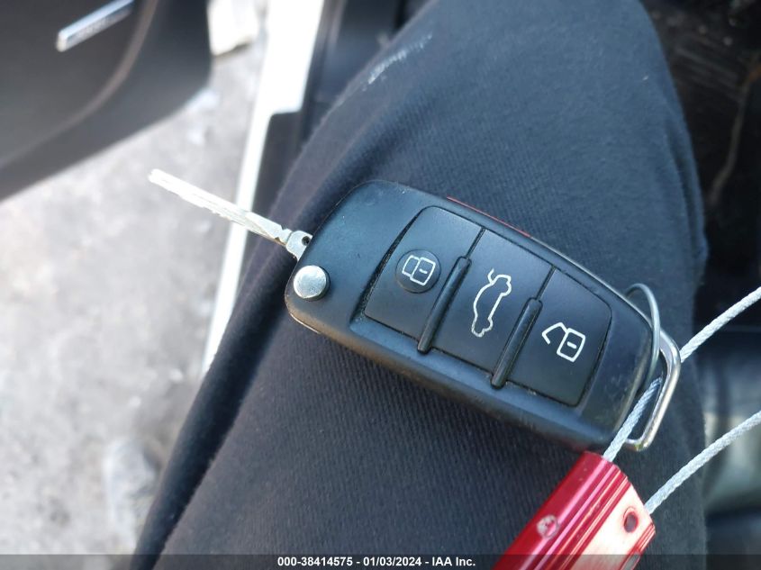 WA1LMBFE8AD000834 2010 AUDI Q7 - Image 11