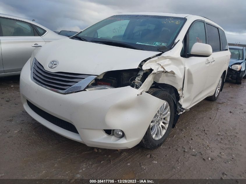 5TDYZ3DC4HS834179 2017 TOYOTA SIENNA - Image 2