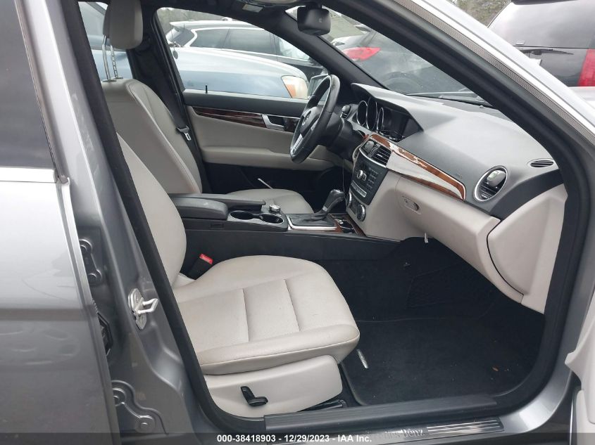 2014 MERCEDES-BENZ C 250 LUXURY/SPORT - WDDGF4HBXEG206733