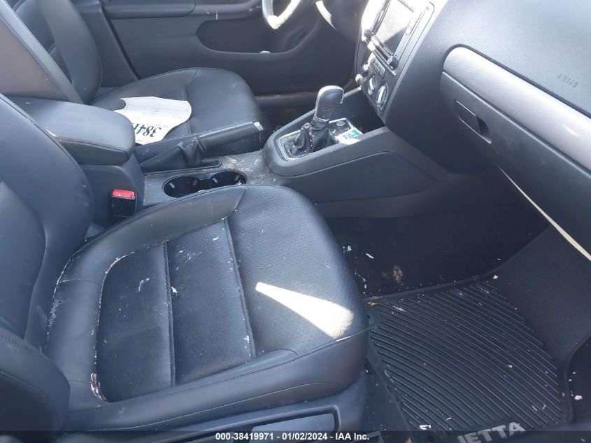 2017 VOLKSWAGEN JETTA SE - 3VWDB7AJ8HM305795