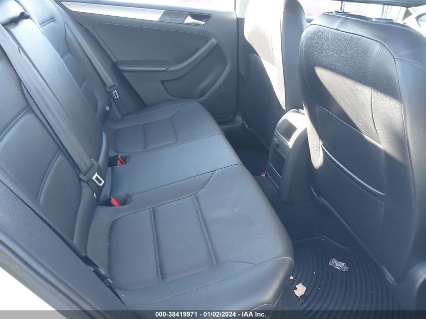 2017 VOLKSWAGEN JETTA SE - 3VWDB7AJ8HM305795