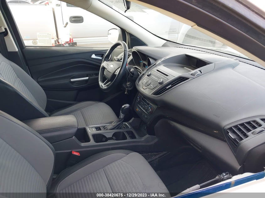 VIN 1FMCU0GD2HUB02717 2017 FORD ESCAPE SE