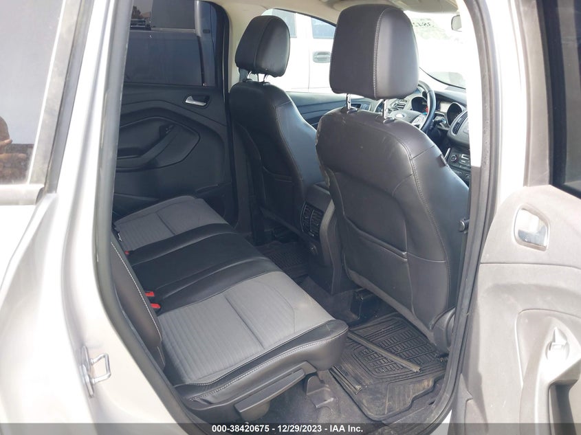 VIN 1FMCU0GD2HUB02717 2017 FORD ESCAPE SE