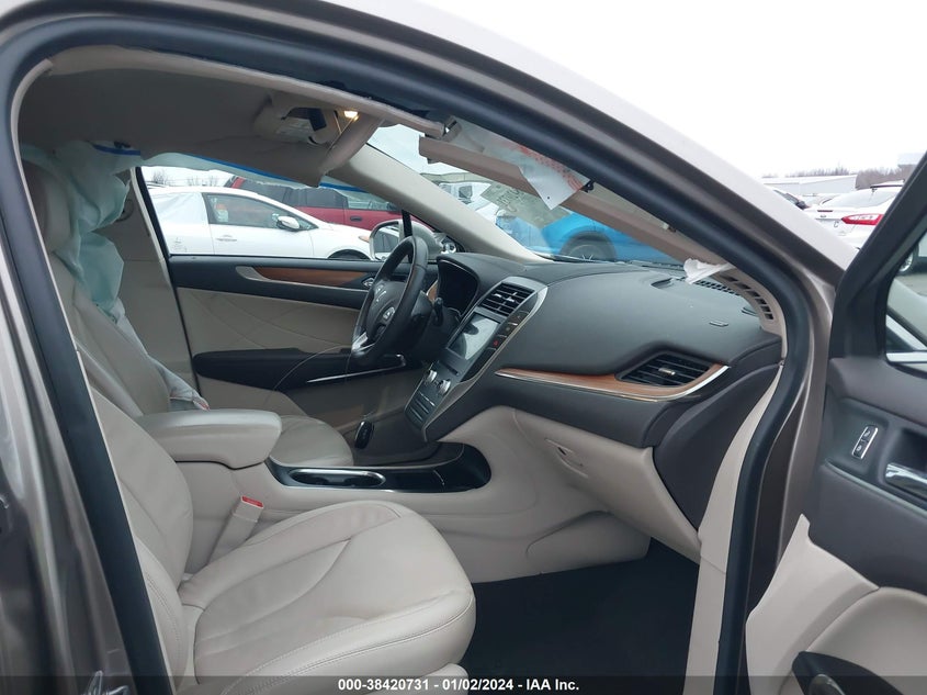 VIN 5LMCJ2C99KUL46889 2019 LINCOLN MKC SELECT