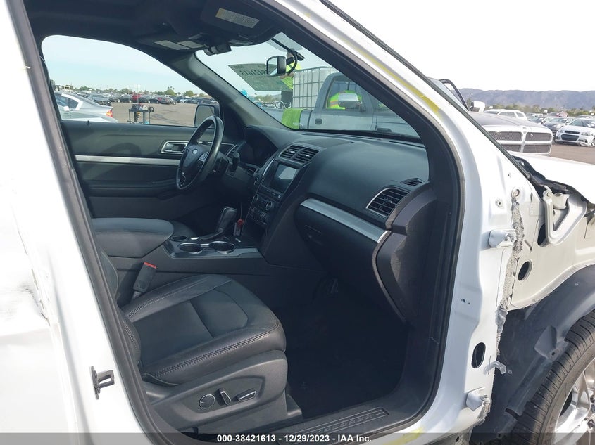 VIN 1FM5K7D83HGD04592 2017 FORD EXPLORER XLT
