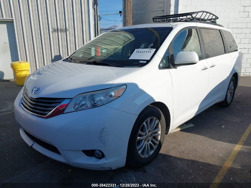 5TDYK3DC6DS383092 2013 TOYOTA SIENNA - Image 2