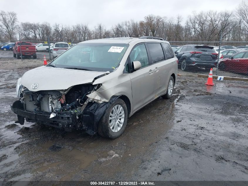 5TDYZ3DC7HS880198 2017 TOYOTA SIENNA, photo no. 2