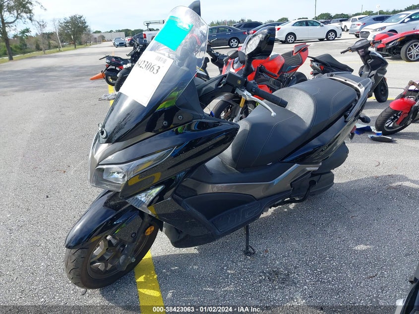 VIN LC2W1M24XNC100138 2022 KYMCO USA INC X-TOWN 300