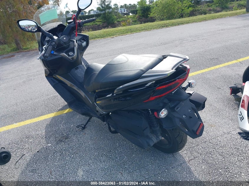 VIN LC2W1M24XNC100138 2022 KYMCO USA INC X-TOWN 300