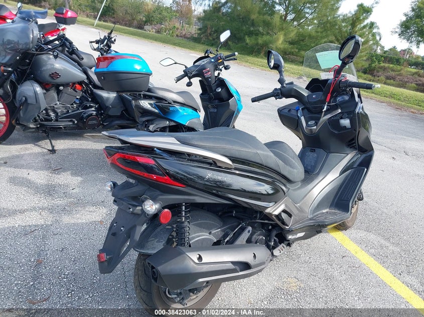 VIN LC2W1M24XNC100138 2022 KYMCO USA INC X-TOWN 300