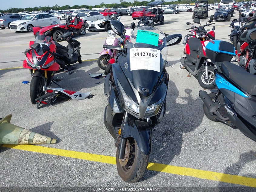 VIN LC2W1M24XNC100138 2022 KYMCO USA INC X-TOWN 300