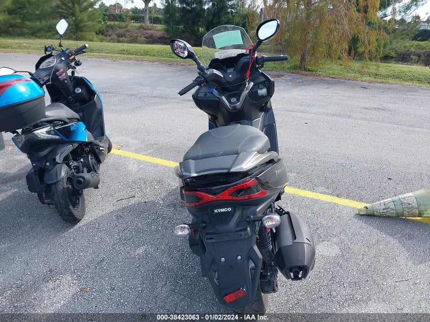 VIN LC2W1M24XNC100138 2022 KYMCO USA INC X-TOWN 300