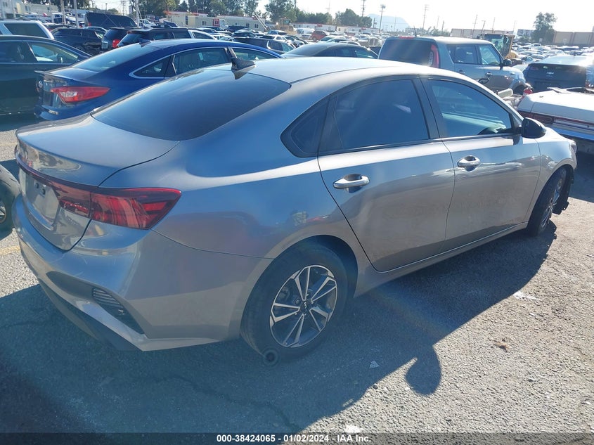 VIN 3KPF24AD5PE560997 2023 KIA FORTE LXS