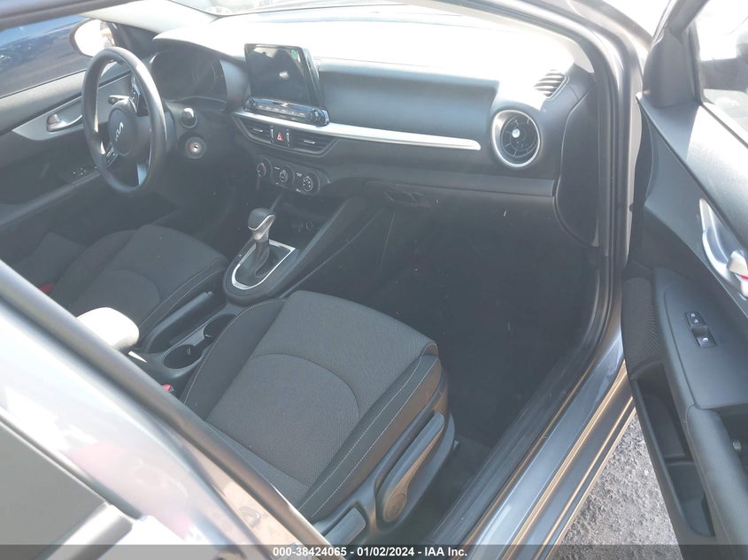 VIN 3KPF24AD5PE560997 2023 KIA FORTE LXS