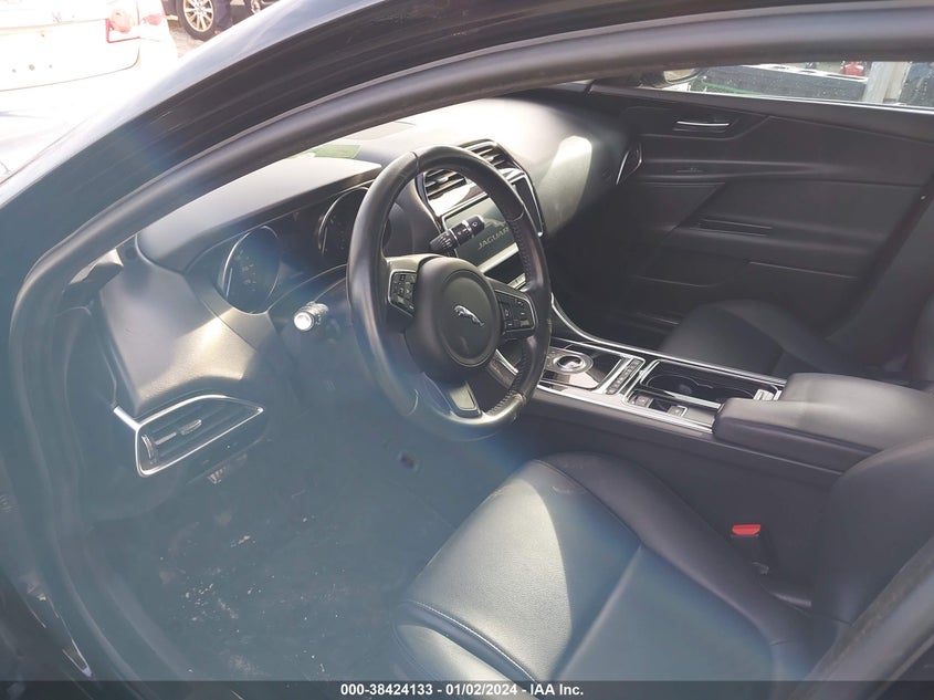 VIN SAJAR4FX1KCP52816 2019 JAGUAR XE