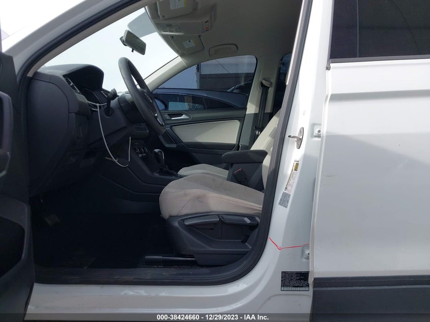 VIN 3VV1B7AX7LM135823 2020 VOLKSWAGEN TIGUAN S