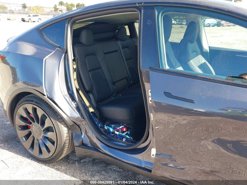 VIN 7SAYGDEF4PF919517 2023 TESLA MODEL Y