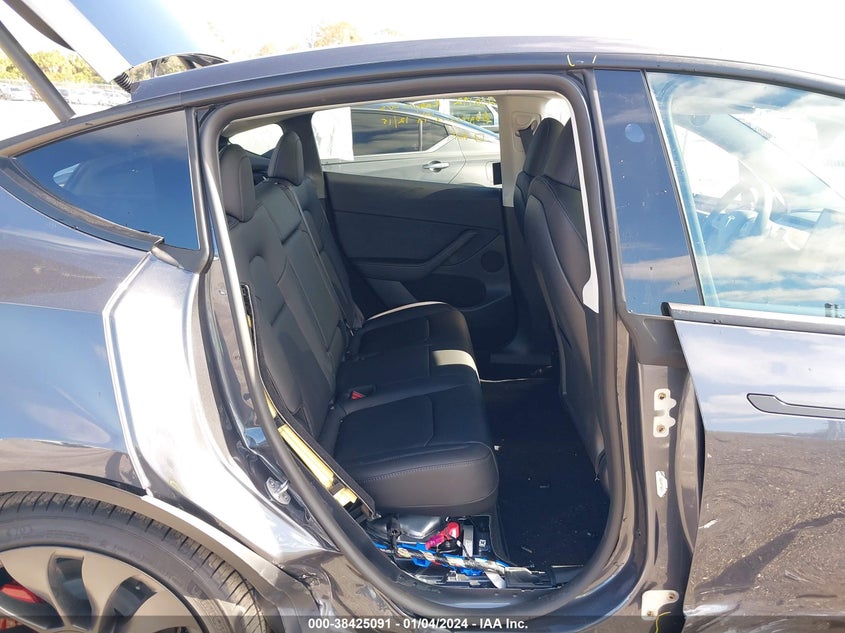 VIN 7SAYGDEF4PF919517 2023 TESLA MODEL Y