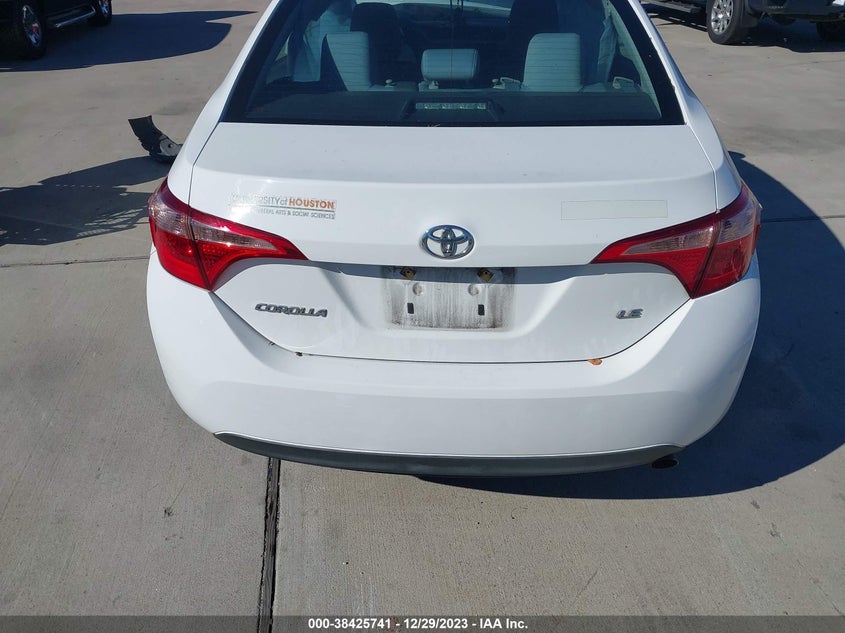 VIN: 2T1BURHE8JC976617 2018 TOYOTA COROLLA LE