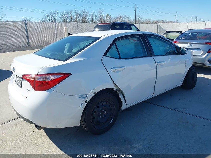 VIN: 2T1BURHE8JC976617 2018 TOYOTA COROLLA LE