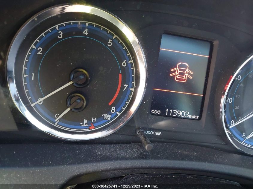 VIN: 2T1BURHE8JC976617 2018 TOYOTA COROLLA LE