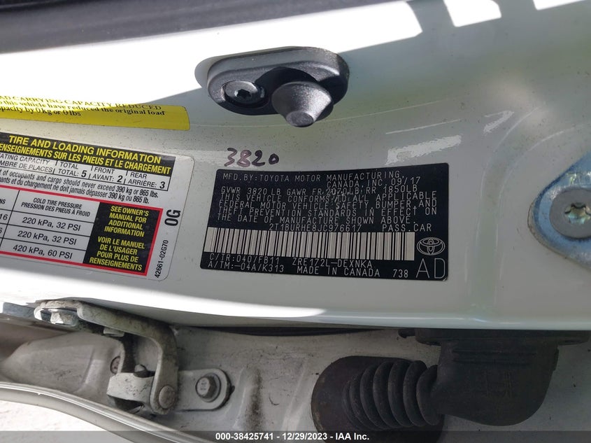 VIN: 2T1BURHE8JC976617 2018 TOYOTA COROLLA LE