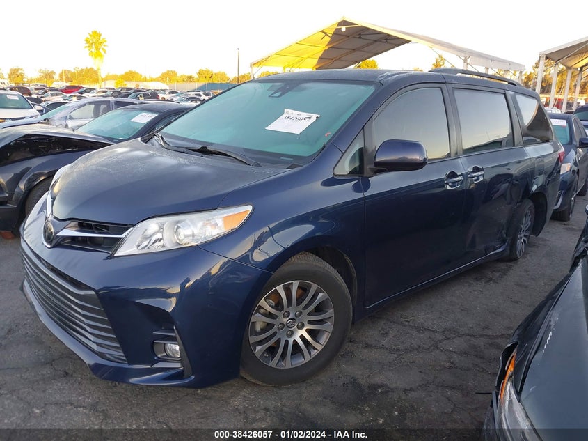 VIN 5TDYZ3DC3JS920735 2018 TOYOTA SIENNA XLE/XLE PREMIUM/LIMITED/L