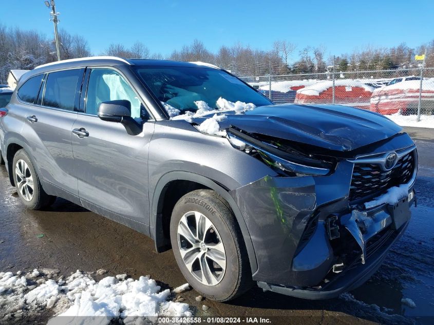 2022 TOYOTA HIGHLANDER XLE - 5TDGZRBH5NS574352