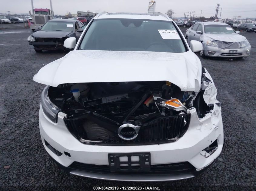 2021 VOLVO XC40 T5 MOMENTUM YV4162UK1M2465758